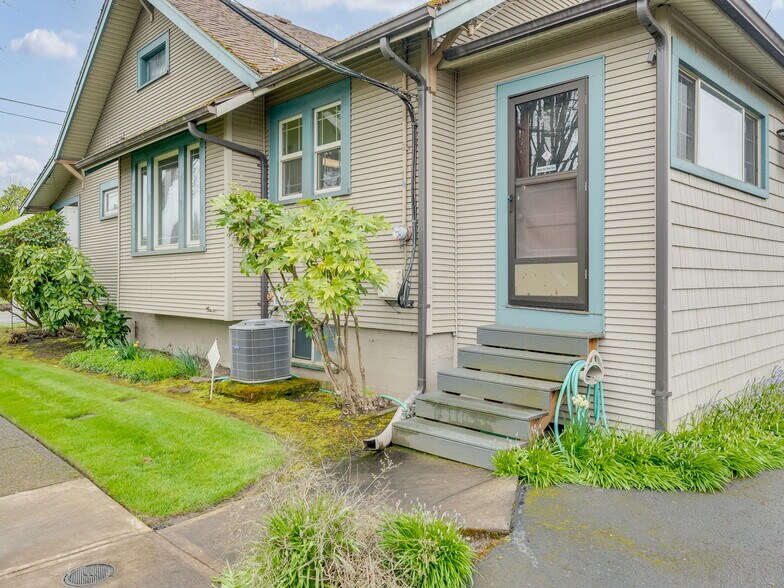 More Photos Of 737 NW Adams St, Mcminnville Office For Sale