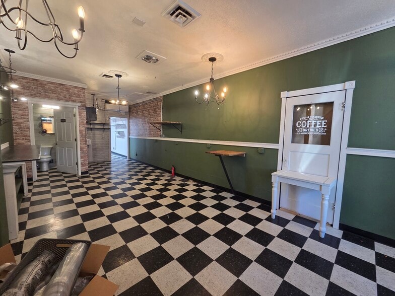 Primary Photo Of 960-990 Commercial St SE, Salem Storefront For Lease