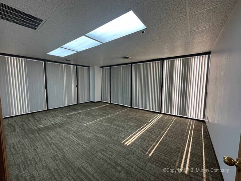 More Photos Of 2503 N Neergard Ave, Springfield Warehouse For Lease