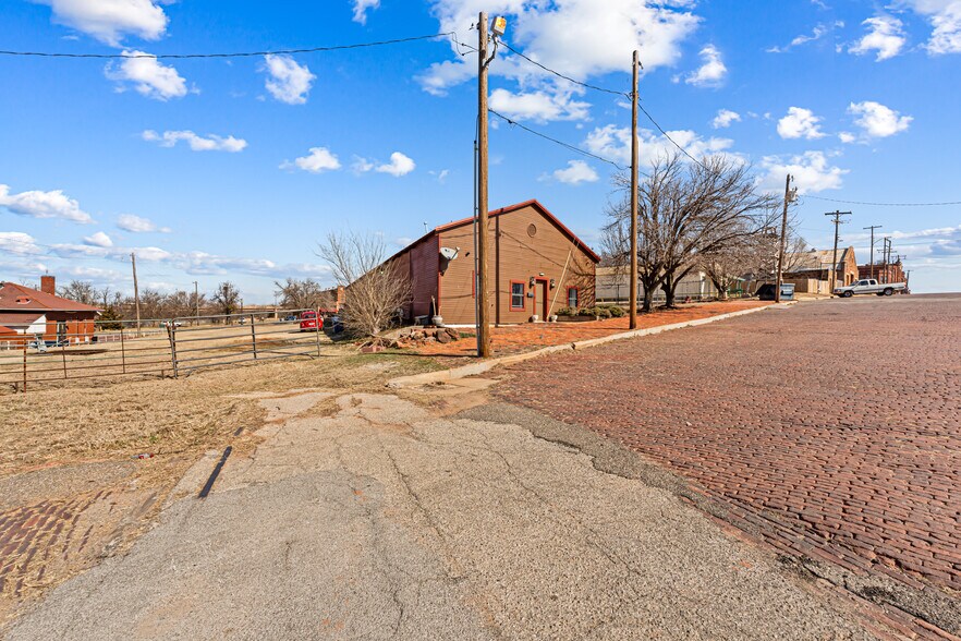 More Photos Of 410 W Harrison Ave, Guthrie Freestanding For Sale