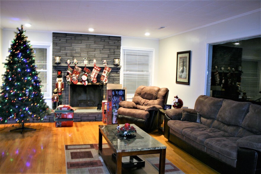 More Photos Of 10 Brick Row Ext, Athens Restaurant For Sale