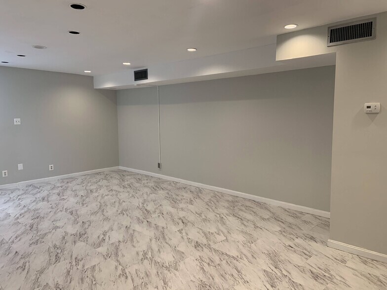 More Photos Of 1011-1121 Arlington Blvd, Arlington Apartments For Sale