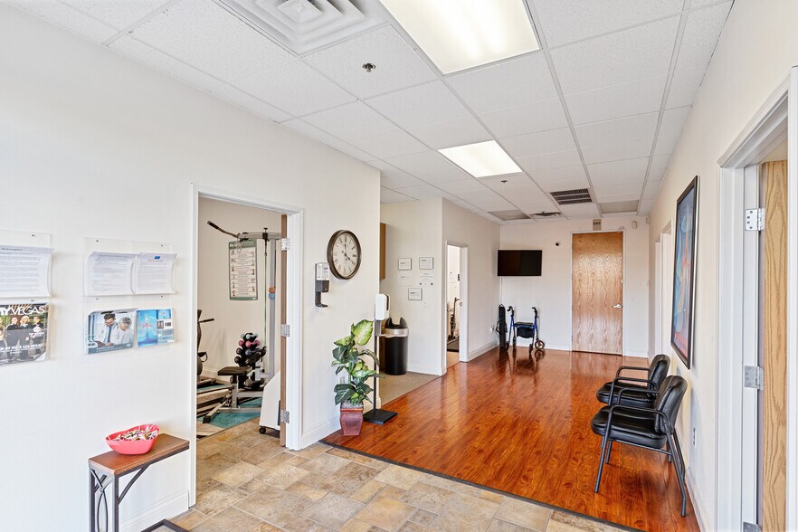More Photos Of 2675 S Jones Blvd, Las Vegas Office For Lease