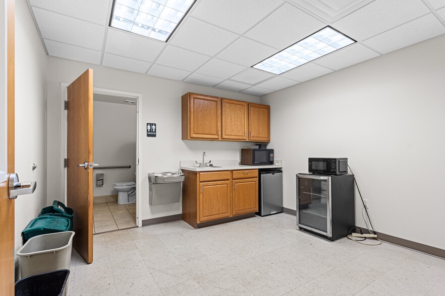 More Photos Of 6515 NW 16th St, Gainesville Manufacturing For Lease