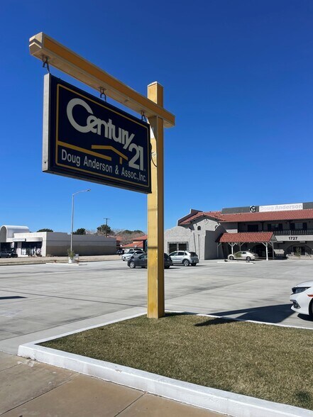 More Photos Of 1727 W Avenue K, Lancaster Office For Sale