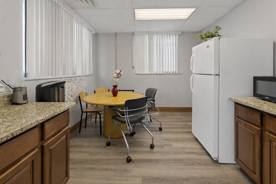 More Photos Of 1634 Downing St, Denver Medical For Lease