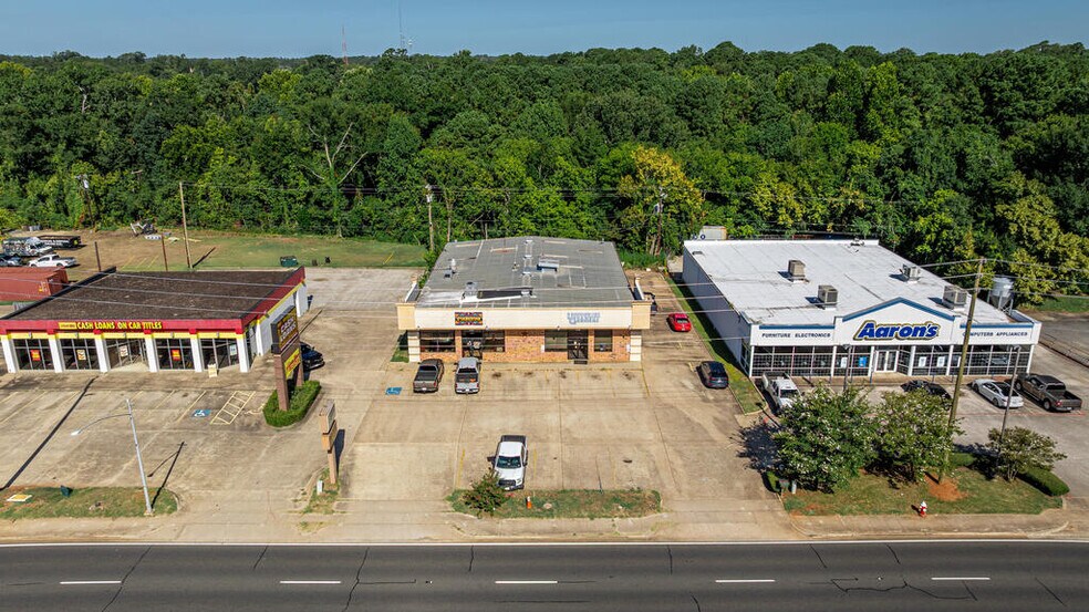 More Photos Of 711 N University Dr, Nacogdoches General Retail For Sale