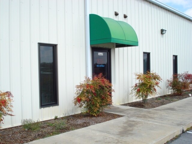 More Photos Of 3653-3673 Alamance Rd, Burlington Flex For Lease