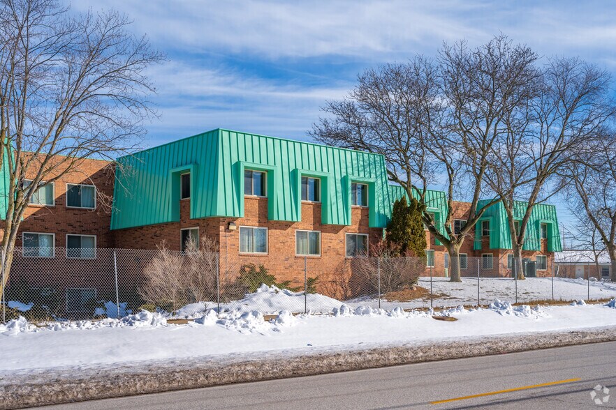 More Photos Of 9350 W Fond Du Lac Ave, Milwaukee Skilled Nursing Facility For Sale