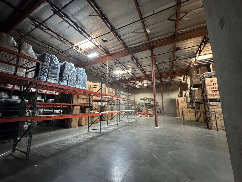 More Photos Of 18037 S Broadway St, Carson Distribution For Lease