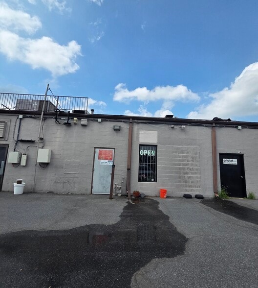 More Photos Of 7311 Little River Tpke, Annandale Storefront For Sale