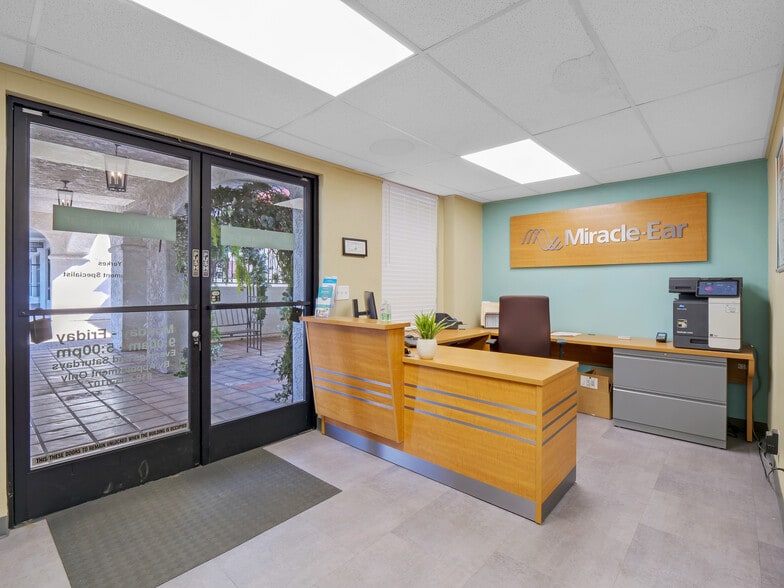 More Photos Of 19100 Ventura Blvd, Tarzana Storefront Retail Office For Lease