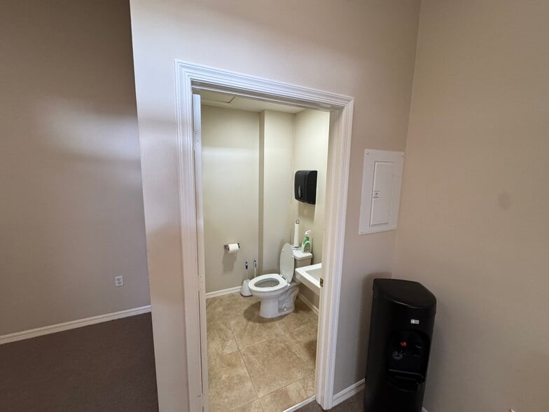 More Photos Of 10621 Airport Pulling Rd, Naples Unknown For Lease