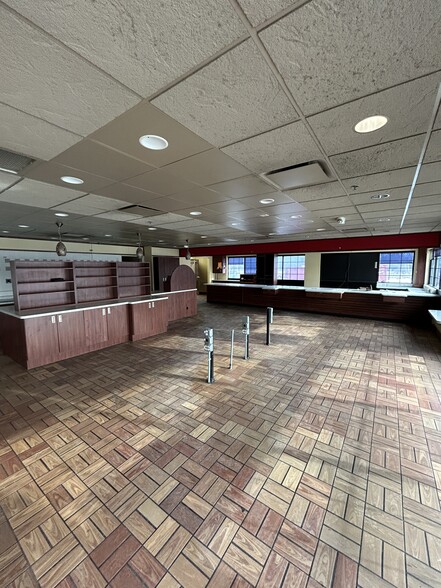 More Photos Of W188N10963 Maple Rd, Germantown Service Station For Sale