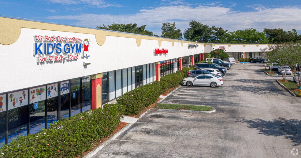 More Photos Of 5101-5195 S University Dr, Davie Unknown For Lease