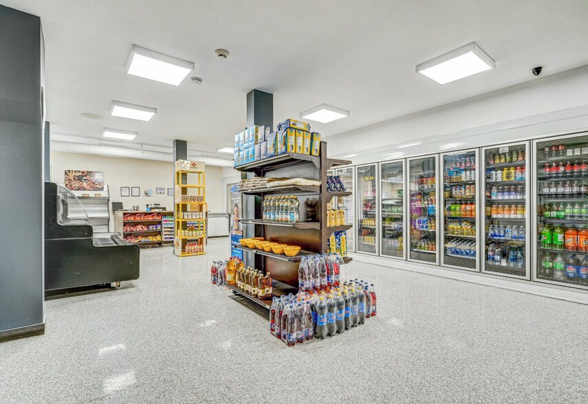More Photos Of 1301 Rue Notre-Dame, Repentigny Storefront Retail Residential For Sale