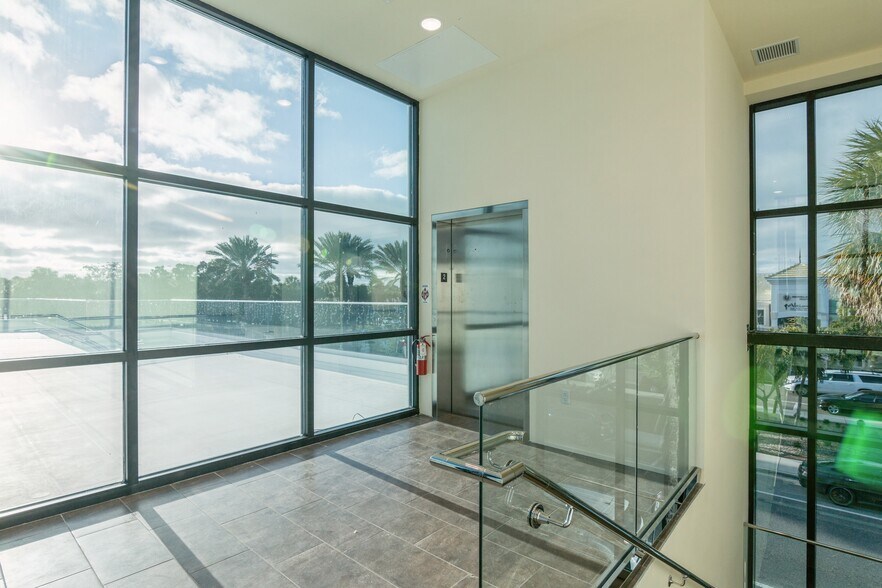 More Photos Of 462 John Ringling Blvd, Sarasota General Retail For Sale