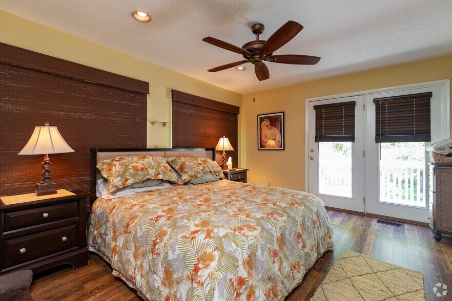 More Photos Of 719 New Hope Church Rd, Chapel Hill Veterinarian Kennel For Sale