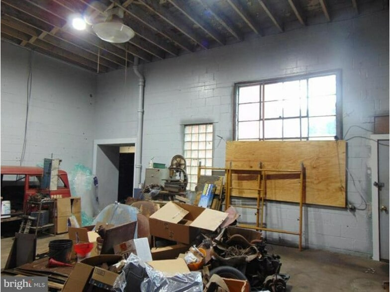More Photos Of 300 Centre St, Ashland Flex For Sale
