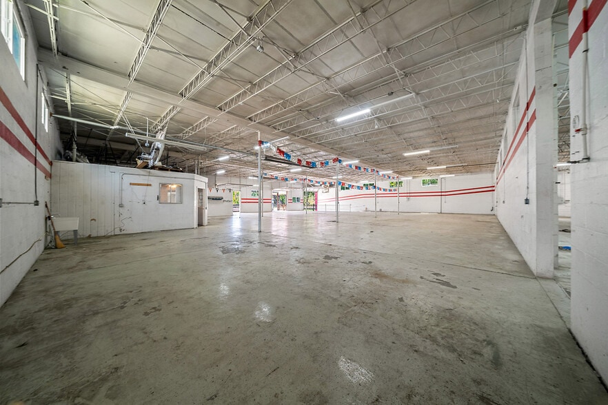 More Photos Of 4450 S Pine Ave, Ocala Warehouse For Sale