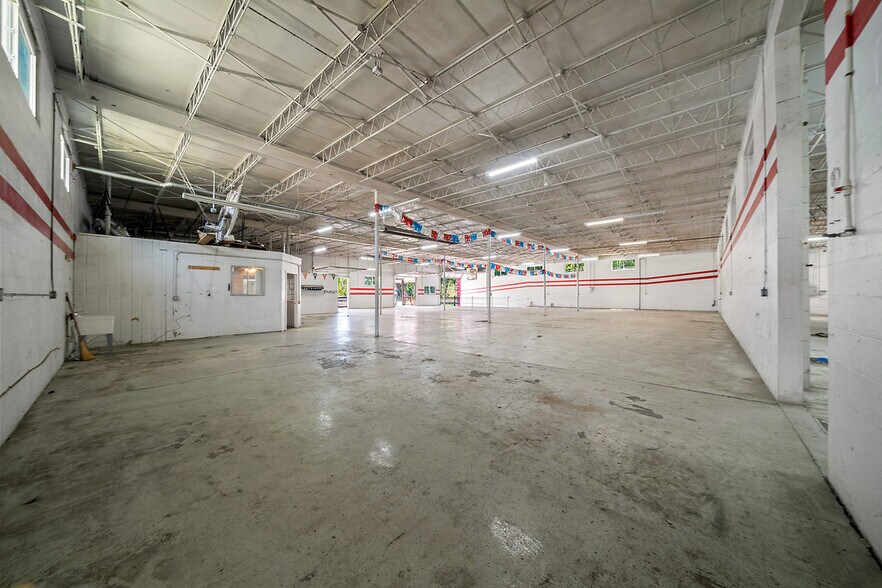More Photos Of 4450 S Pine Ave, Ocala Warehouse For Sale