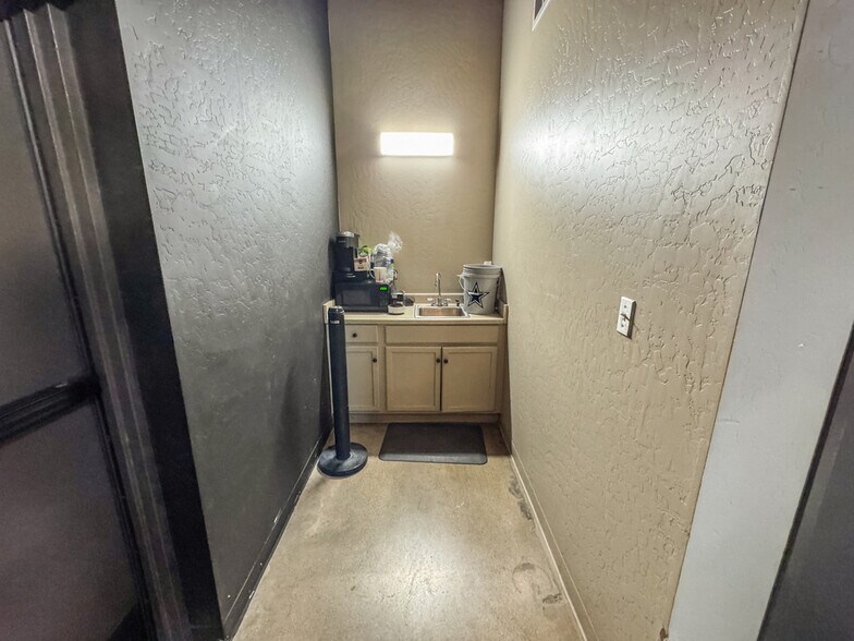 More Photos Of 1912 N Grimes St, Hobbs Flex For Sale
