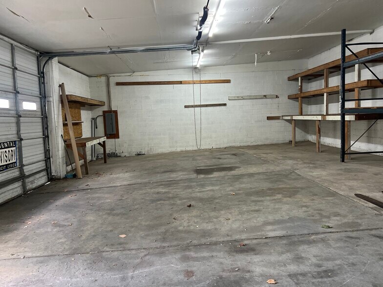 More Photos Of 2 S Plank Rd, Newburgh Warehouse For Sale