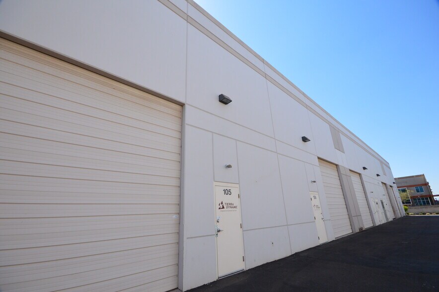 More Photos Of 2222 W Parkside Ln, Phoenix Research And Development For Sale