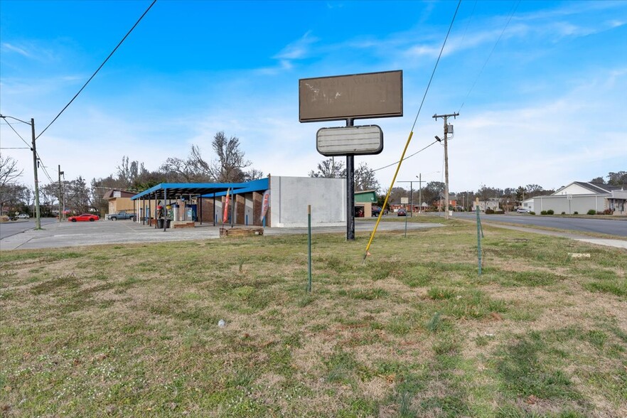 More Photos Of 102 S Fair St, Calhoun Carwash For Sale