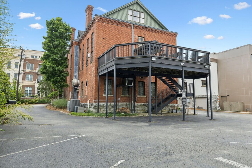 More Photos Of 108 Bridge St, Franklin Storefront For Sale