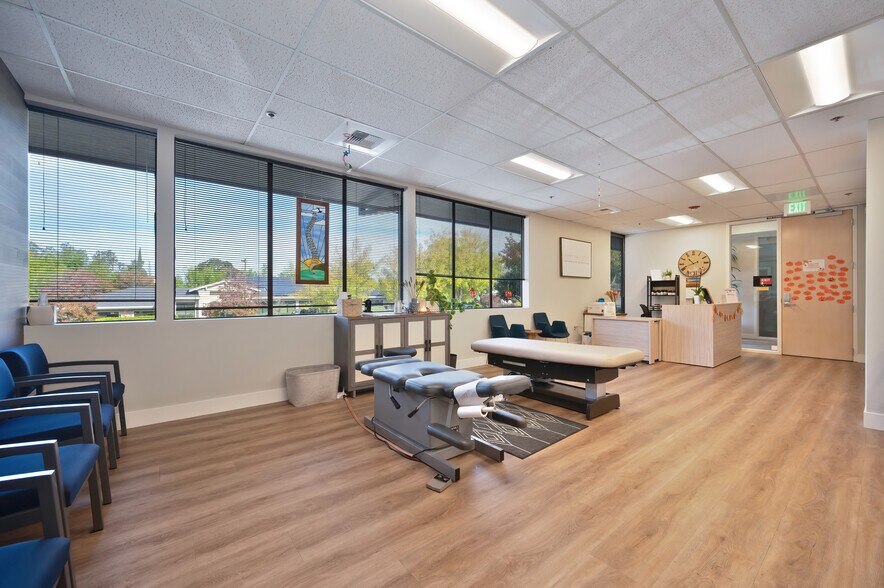 More Photos Of 8700 Auburn Folsom Rd, Granite Bay Office For Lease