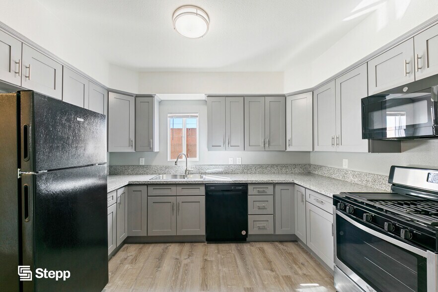 More Photos Of 1817 Stanley Ave, Signal Hill Apartments For Sale