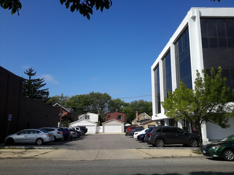 More Photos Of 6232 N Pulaski Rd, Chicago Office For Sale