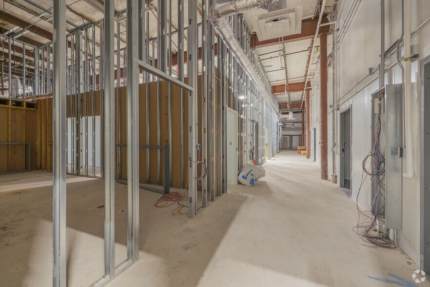 More Photos Of 740 Schneider Dr, South Elgin Manufacturing For Sale