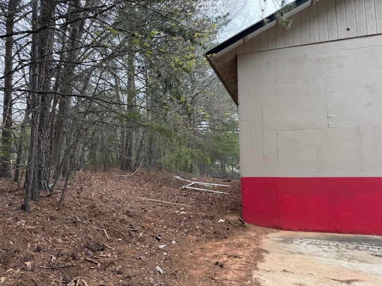 More Photos Of 727 Airport Rd, Cornelia Flex For Sale