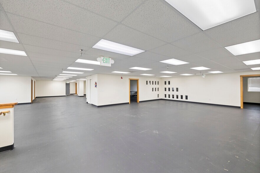 More Photos Of 50 Enterprise Ln, Elma Office For Lease