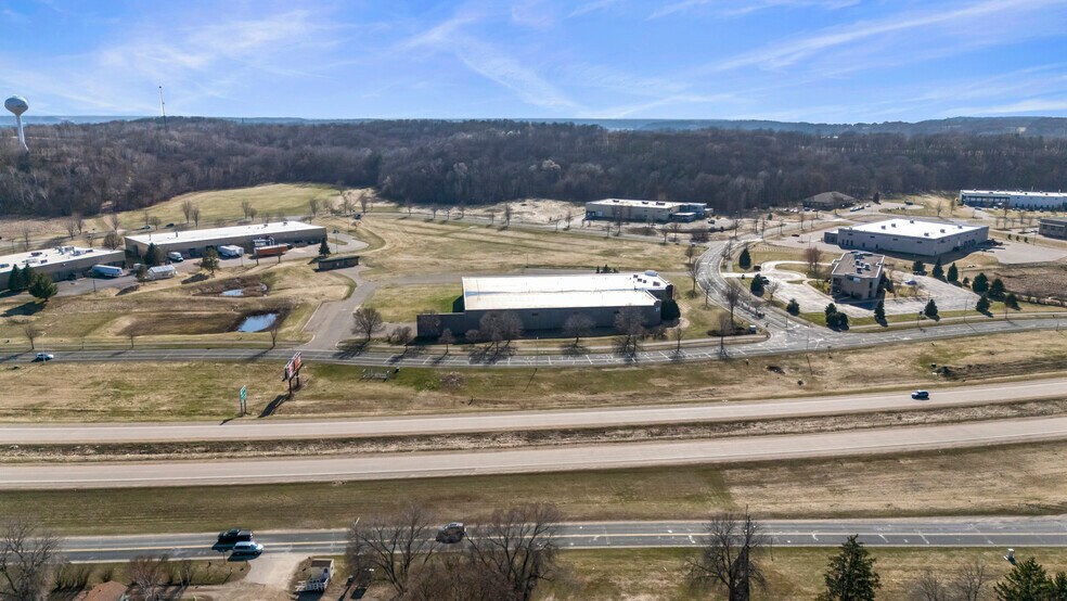 More Photos Of 610 Whitetail Blvd, River Falls Warehouse For Lease