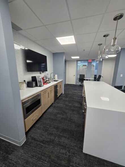 More Photos Of 36 N New York Ave, Huntington Office For Lease
