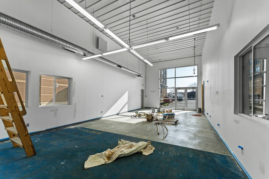 More Photos Of 520 Industrial Dr, Carmel Warehouse For Lease