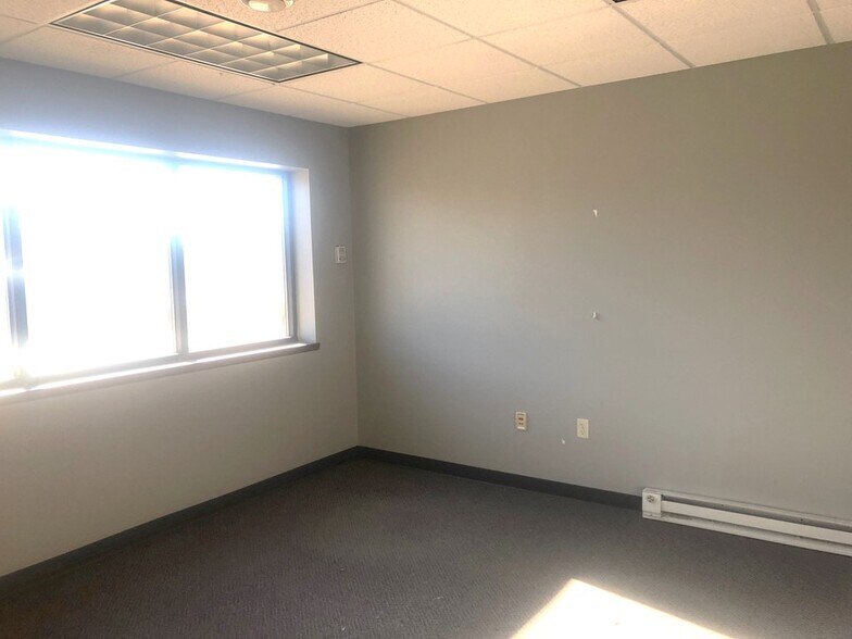 More Photos Of 27071 Mueller Place, Sioux Falls Warehouse For Lease