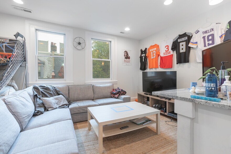 More Photos Of 2020 Locust St, Philadelphia Apartments For Sale