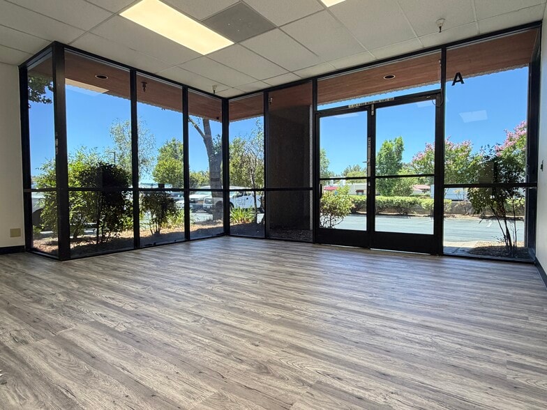 More Photos Of 24922 Anza Dr, Valencia Warehouse For Lease