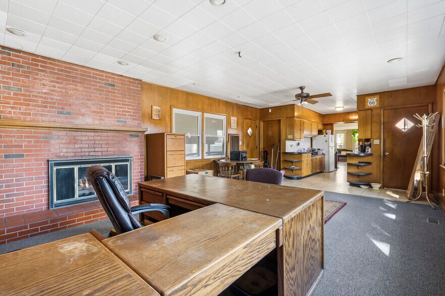 More Photos Of 1658 Saint Louis St, Springfield Office For Lease