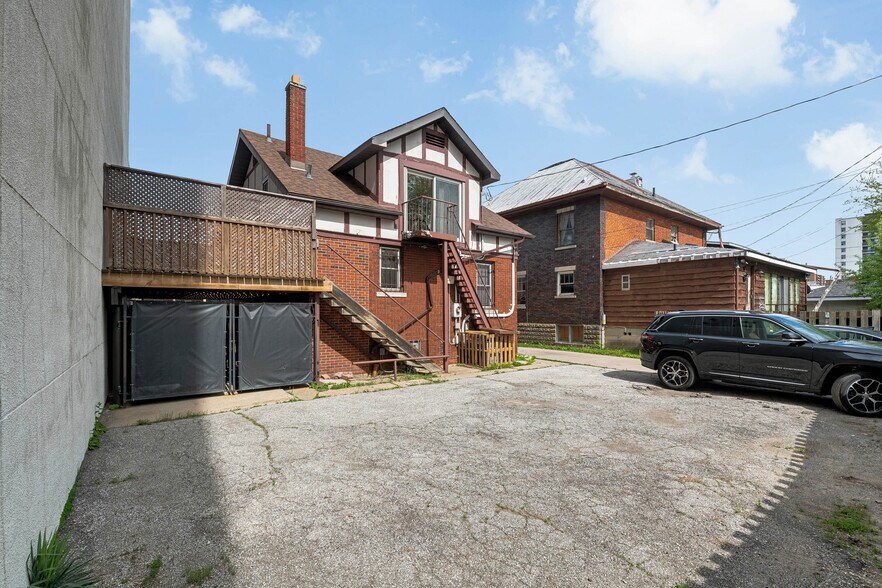 More Photos Of 1451 Ouellette Av, Windsor Office Residential For Sale