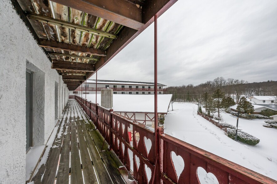 More Photos Of 4858 Route 32, Catskill Hotel For Lease