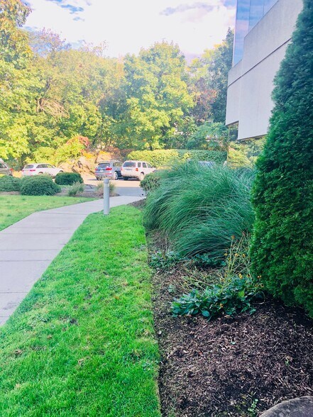 More Photos Of 67 Holly Hill Ln, Greenwich Office For Sale