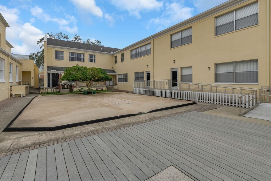 More Photos Of 411 Turner St, Clearwater Religious Facility For Lease