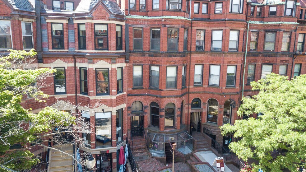 More Photos Of 246 Newbury St, Boston Apartments For Lease