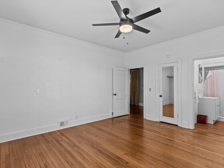More Photos Of 302 W College St, Enterprise Flex For Sale