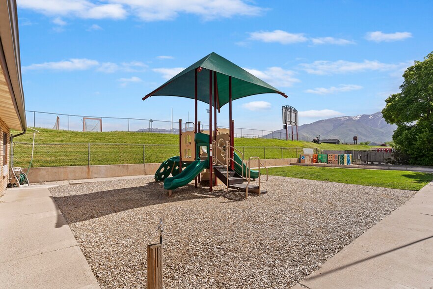 More Photos Of 2182 N Hill Field Rd, Layton Storefront Retail Office For Lease